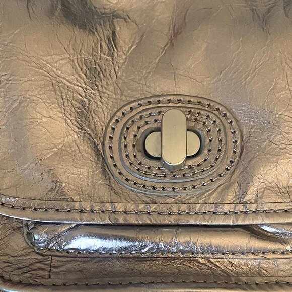 Fossil Champagne Silver Metallic Leather Crossbody Bag Brushed Nickel Pockets EC - Picture 3 of 10